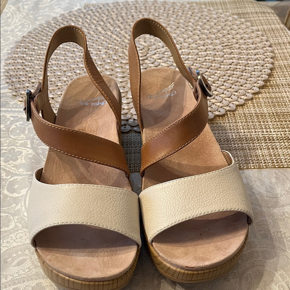 Dansko Cream and Brown Sandals like new Size 40